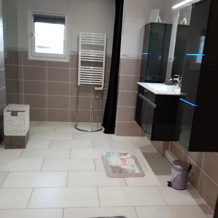 Apartamento Spacieux Wifi Stationnement Gratuit Petite Terrasse (adults Only) Claira