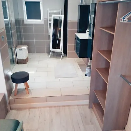 Apartamento Spacieux Wifi Stationnement Gratuit Petite Terrasse (adults Only) Claira