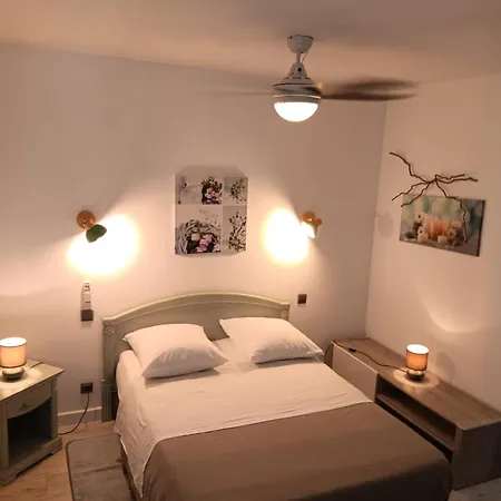 Spacieux Wifi Stationnement Gratuit Petite Terrasse (adults Only) Apartamento Claira