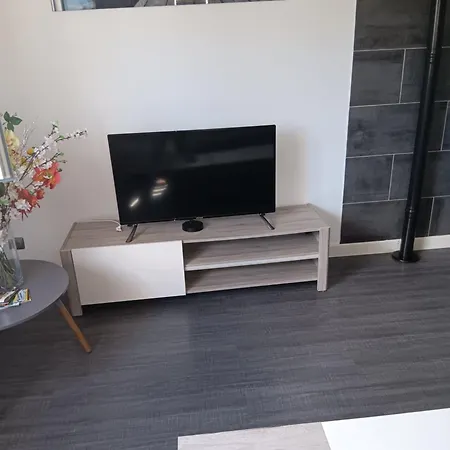Spacieux Wifi Stationnement Gratuit Petite Terrasse (adults Only) Apartamento Claira